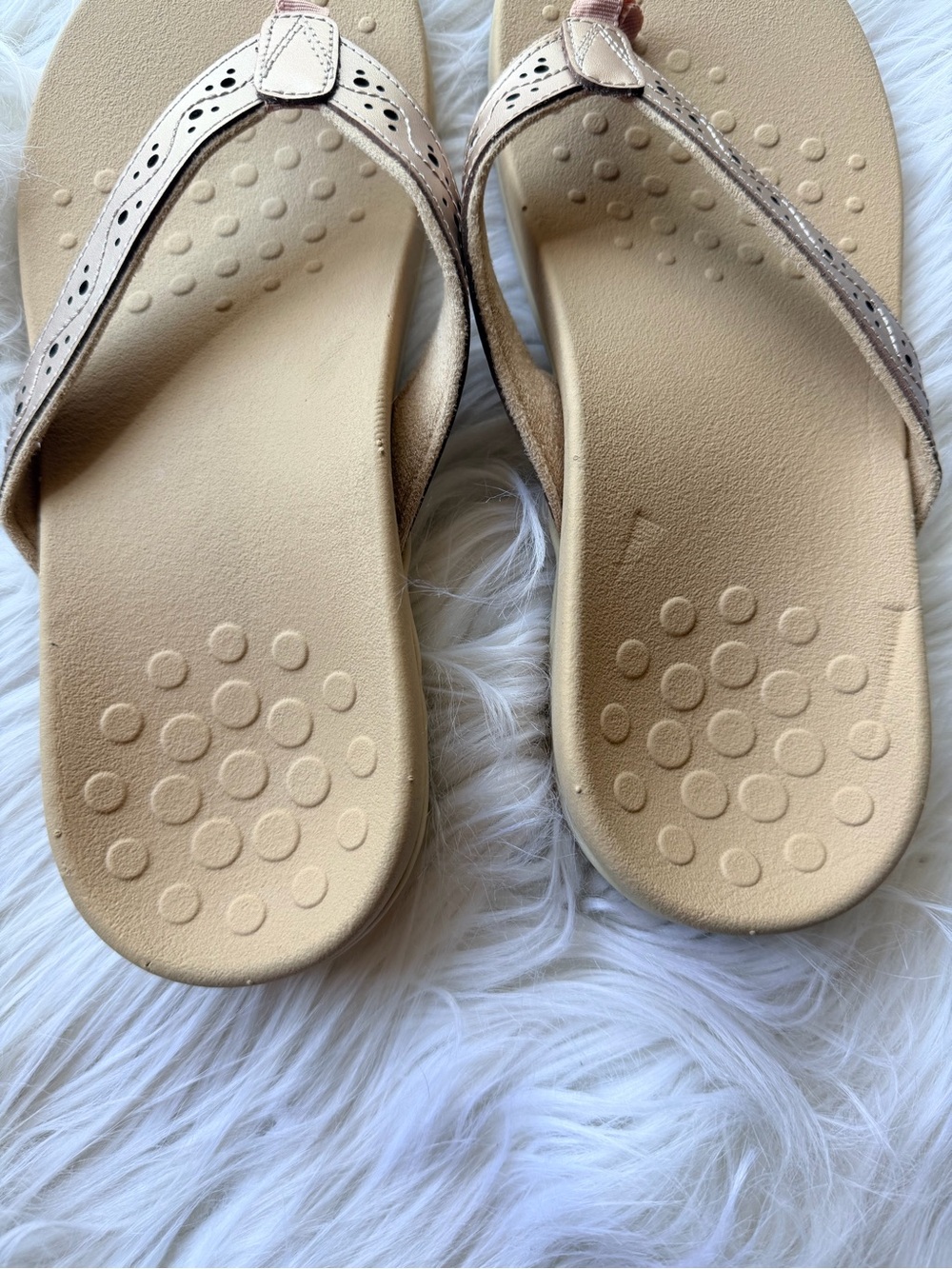 Vionic Women’s 9.5 WIDE Aliza Rose Gold Thong Flip Flop Sandals - Picture 3 of 5